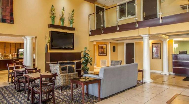 Quality Inn & Suites St Charles -West Chicago — photo 4