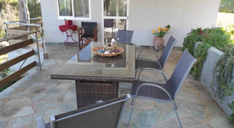 Vacation home with patio & garden — photo 4