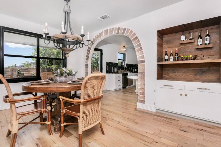 Vacation home with barbecue, pool & hot tub | Mountain view — photo 4