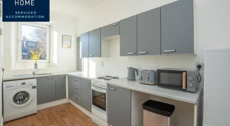 Free Parking Outside LEZ Zone - Dwellcome Home Ltd 3 Double Bedroom Apartment, Fast WIFI, Ideal for — photo 2