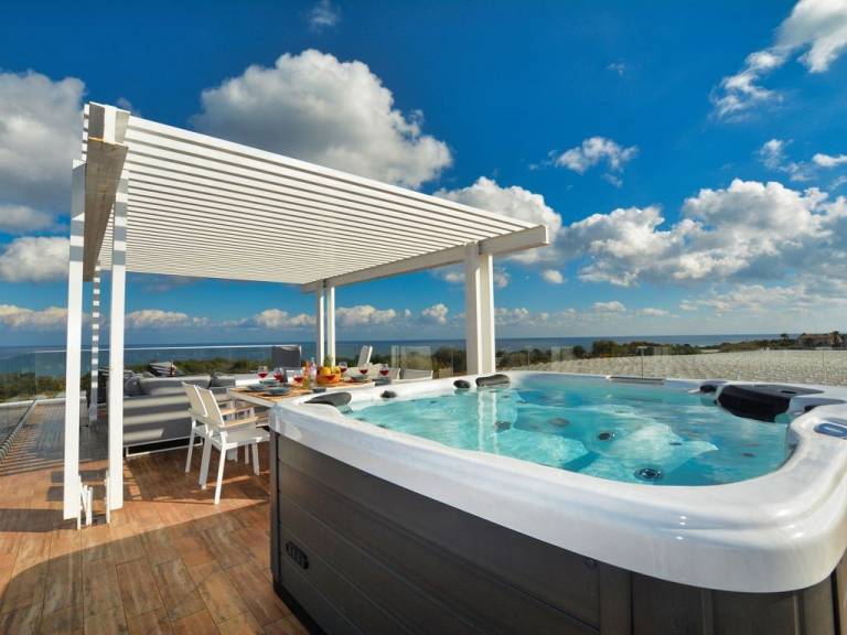 Villa  Paralimni