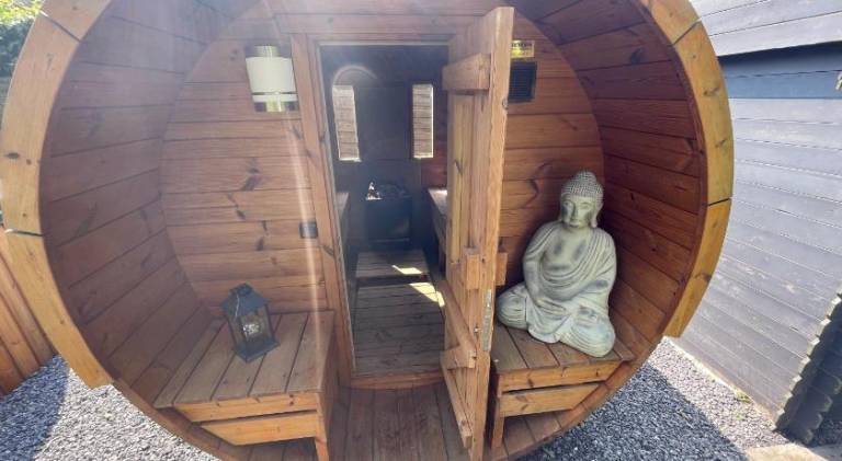 Vacation home with jacuzzi — photo 3