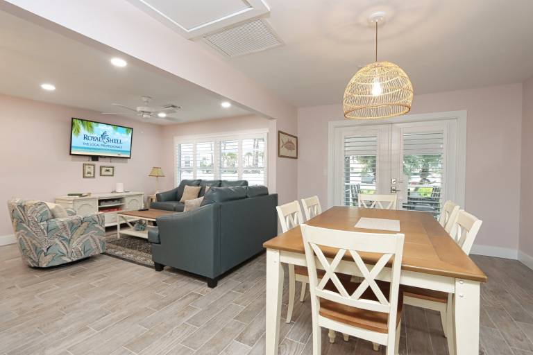 Updated Three Bedroom Cottage, Short walk to the Beach! Shell Basket 1 — photo 5