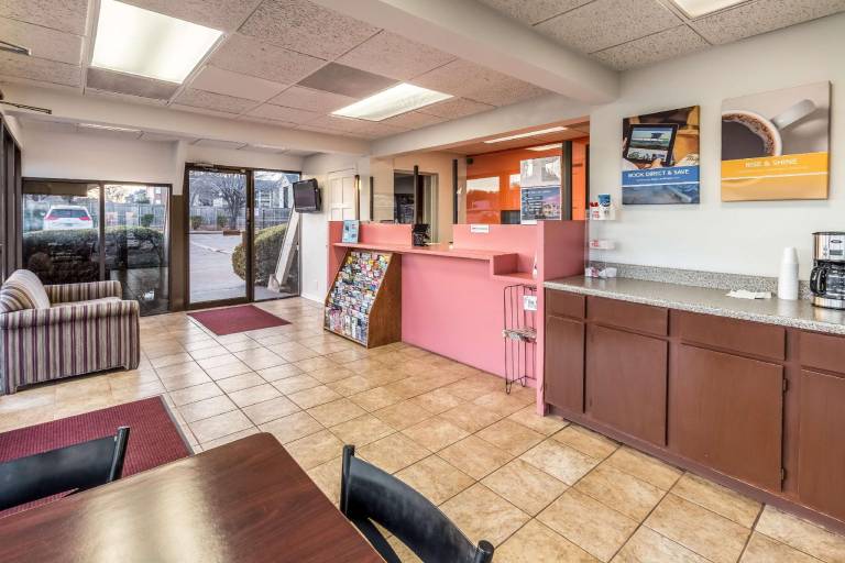 Motel 6 Arlington, TX - UTA — photo 3