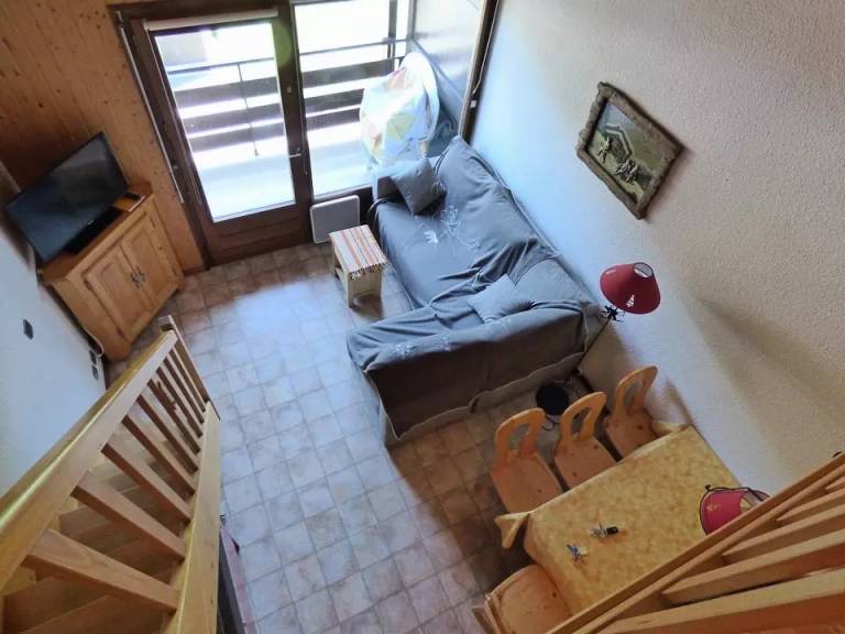 Apartment with garden — photo 4