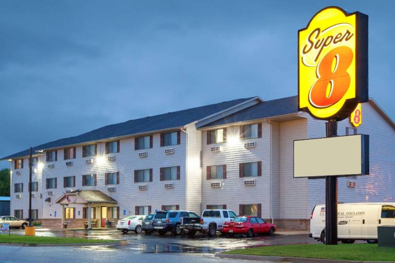Super 8 By Wyndham Mason City — photo 2
