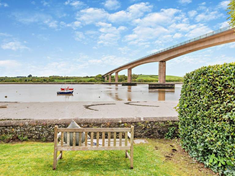 Fully equipped pleasant holiday apartment with garden | Water view | Pet-friendly in Bideford