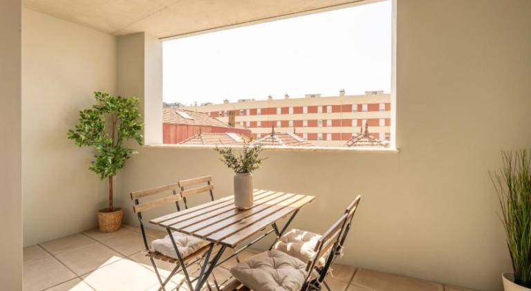 Apartment with pool — photo 3