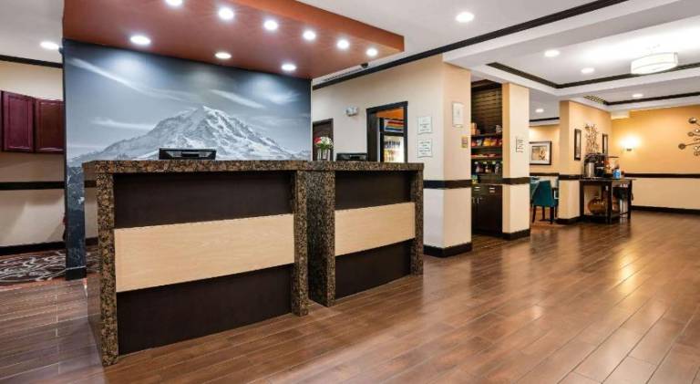 La Quinta Inn & Suites by Wyndham Auburn — photo 4