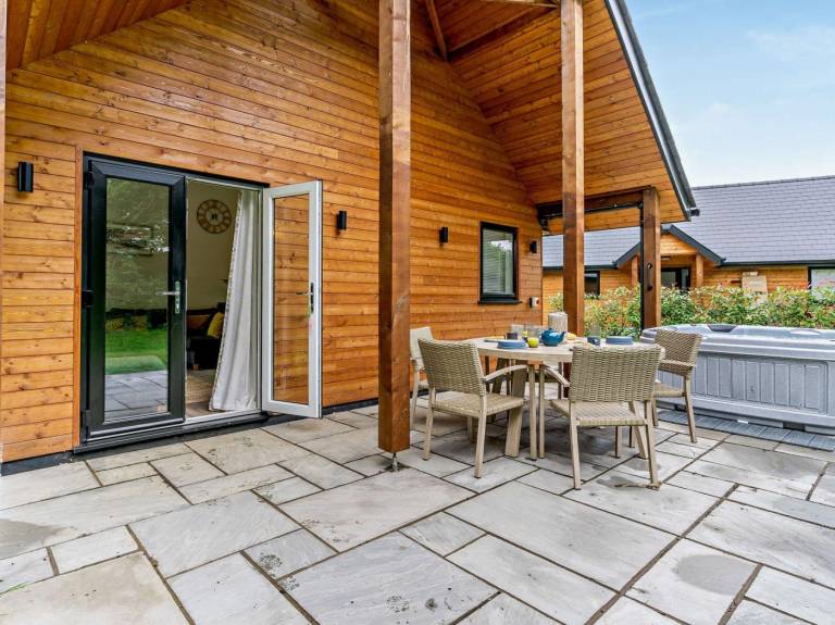 Lodge with terrace, garden & hot tub in Swansea