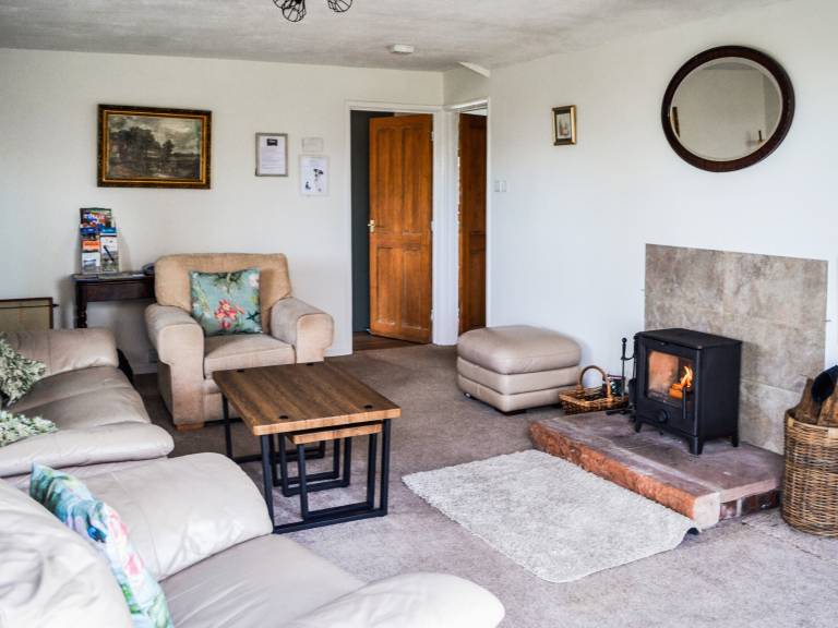 Cottage with garden, grill & hot tub — photo 4