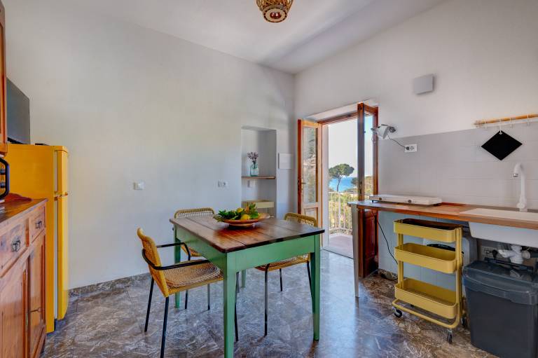 Rental apartment with patio — photo 3