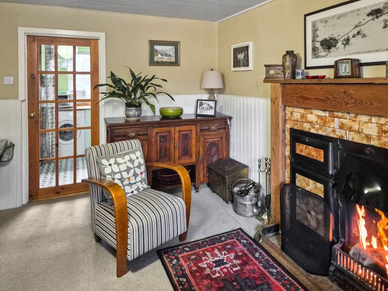 Cottage with garden — photo 2