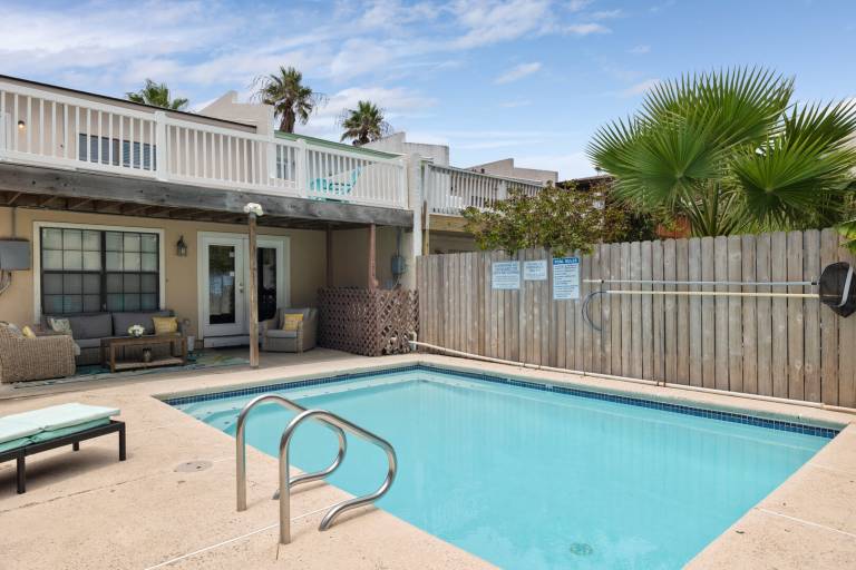 House with garden & pool in South Padre Island, TX