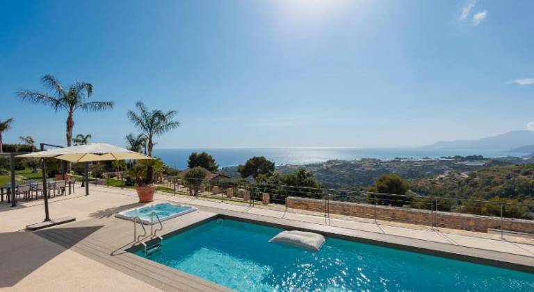Pleasant villa with pool & jacuzzi | Pet-friendly in Bordighera
