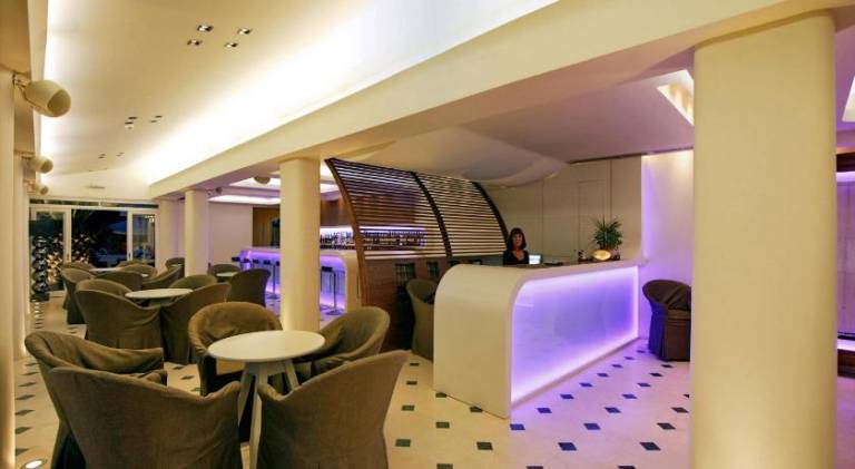 Sandy Bay Hotel — photo 4