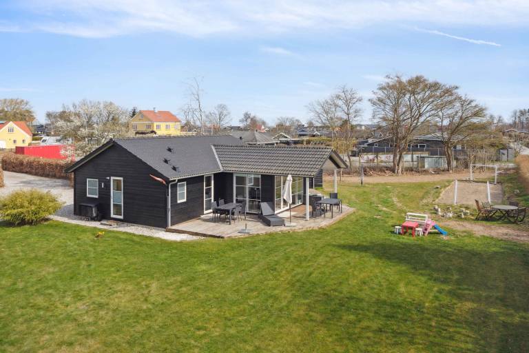 8-person holidayhome close to childfriendly beach in Vejle