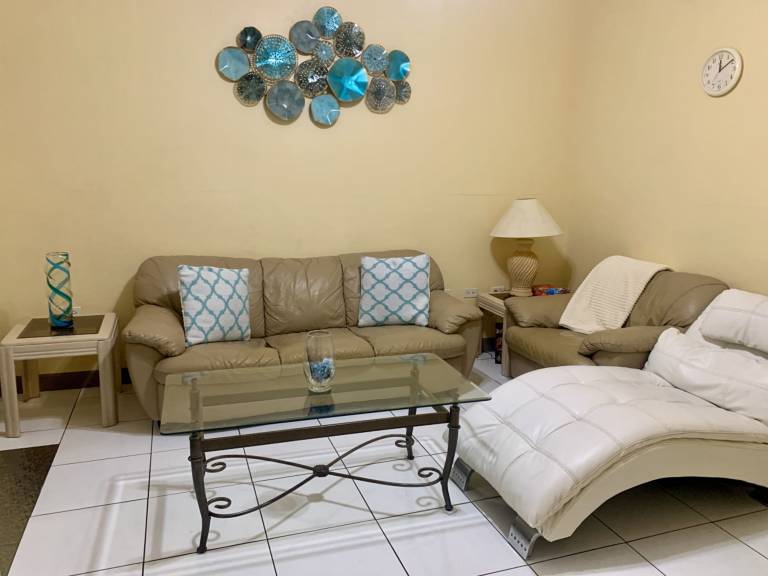 S2 BP Steps to Beach Entire Apartment in Seven Mile Beach