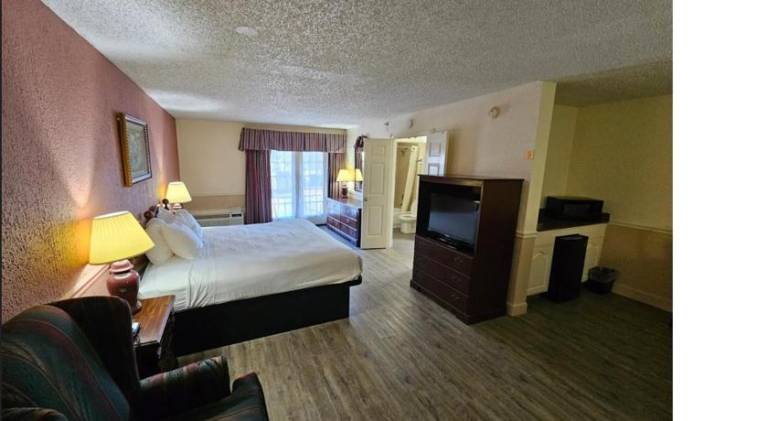 Royal Suites Baton Rouge near LSU and Airport — photo 2