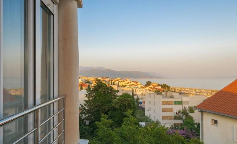 Holiday apartment with pool, yard & terrace | Next to the beach | Pets are welcome — photo 5