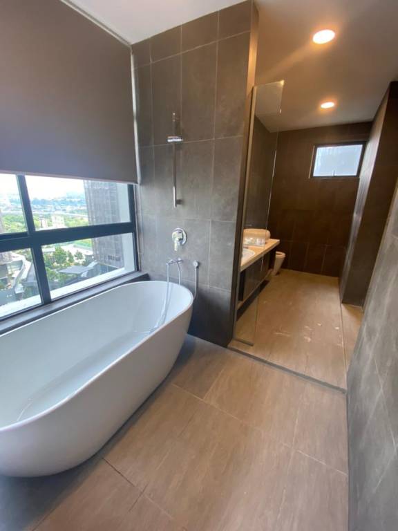 House with hot tub, yard & pool | Perfect for remote work in Kuala Lumpur