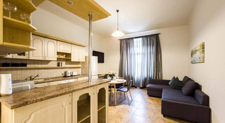 Rental apartment with hot tub — photo 2