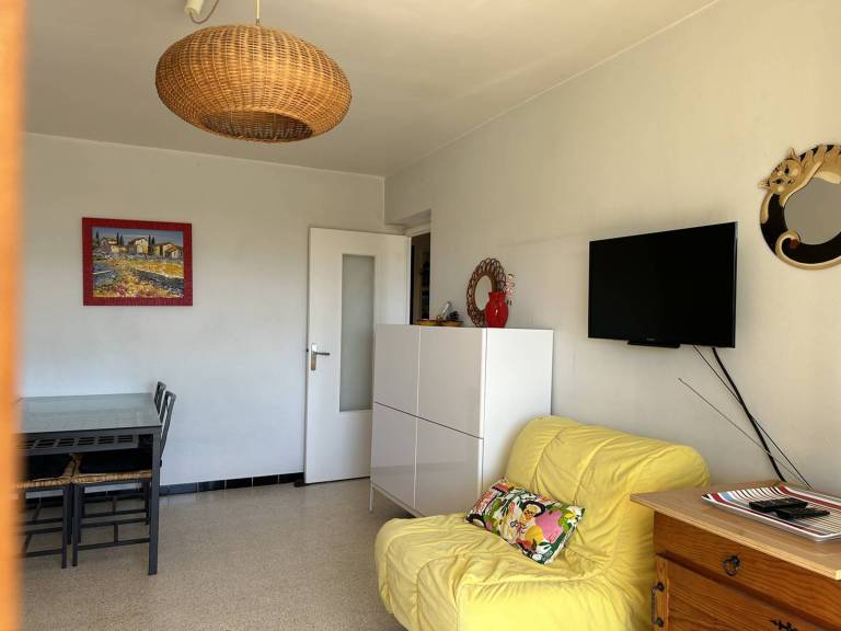 Apartment with barbeque & pool — photo 4
