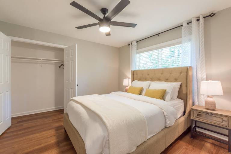 Beautiful large Newly renovated 5 Bedroom house — photo 4