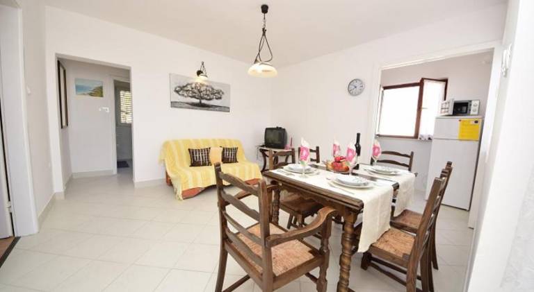 Beautiful holiday apartment with patio | Next to the beach | Pet-friendly in Seget