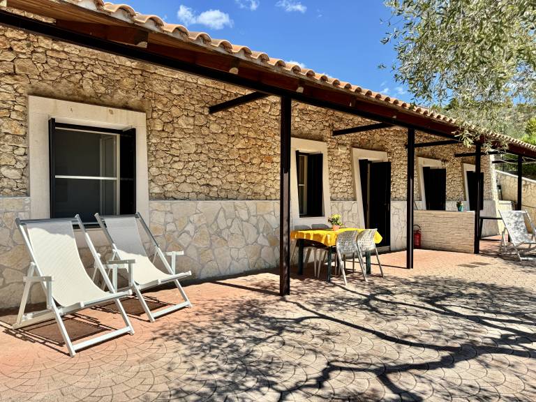Holiday apartment with pool, yard & patio | Pets are welcome — photo 4