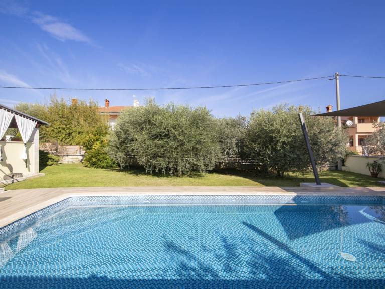 House with terrace, private pool & yard | Nature view — photo 3