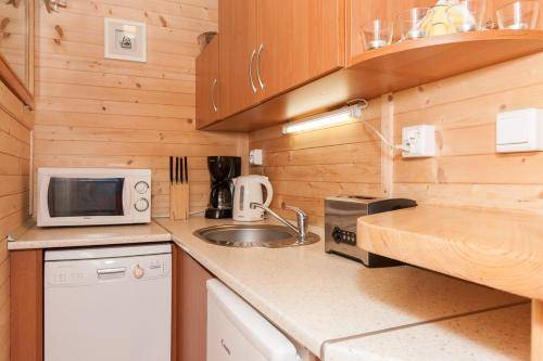 Beautiful lodge with BBQ & patio | Beach nearby | Pets are welcome — photo 3