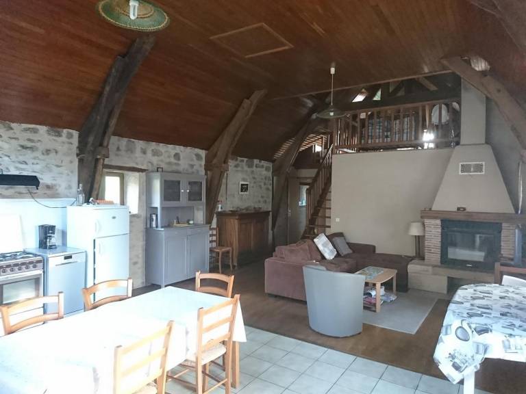 Gite with barbecue, terrace & garden — photo 5