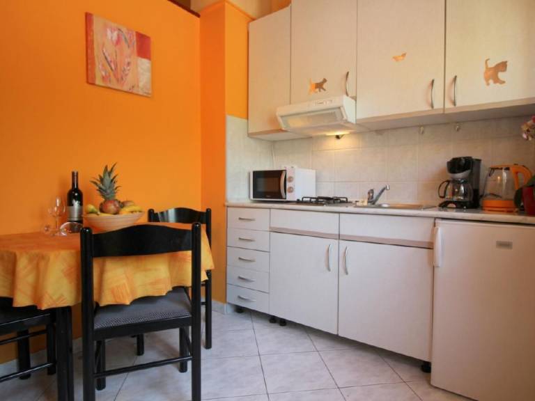 Rental apartment with patio & barbeque — photo 4