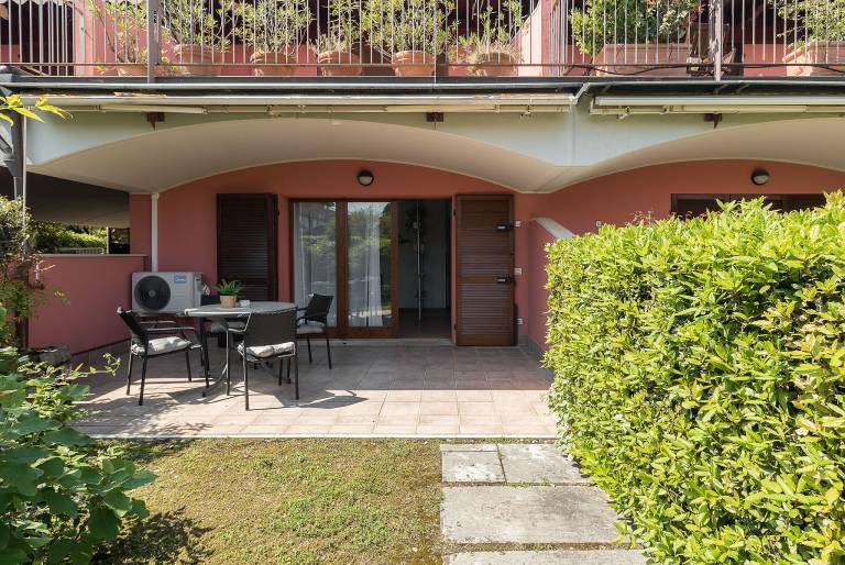 Holiday apartment with pool & patio — photo 3