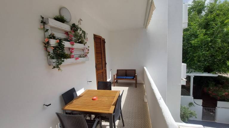 Apartment with yard & terrace — photo 2
