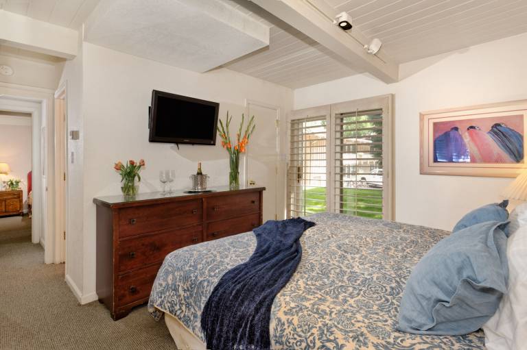 Condo with patio & private pool — photo 5