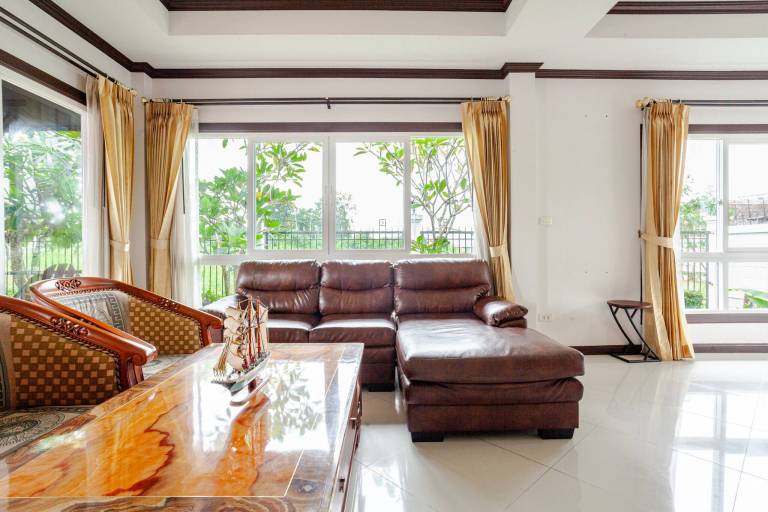 Luxury Iconic Royal Boat Pool Villa North Pattaya — photo 5
