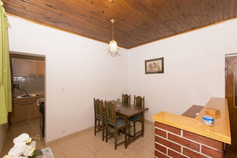 Rental apartment with patio & barbeque | Garden view — photo 4