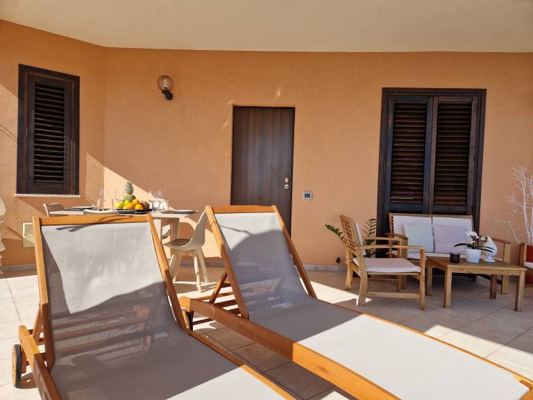 Family-oriented ample villa with garden, barbeque & terrace | City view | Pets allowed — photo 2