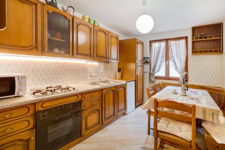 Holiday apartment with barbecue, garden & fast internet | Garden view — photo 4