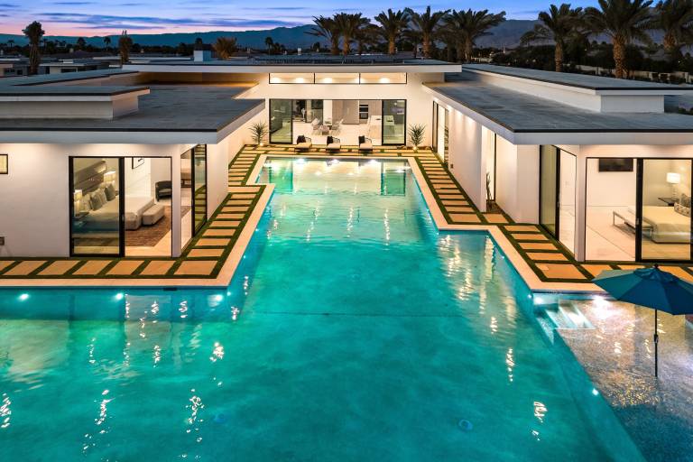 476 m&sup2; Villa