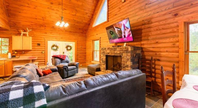 Chalet with hot tub — photo 2