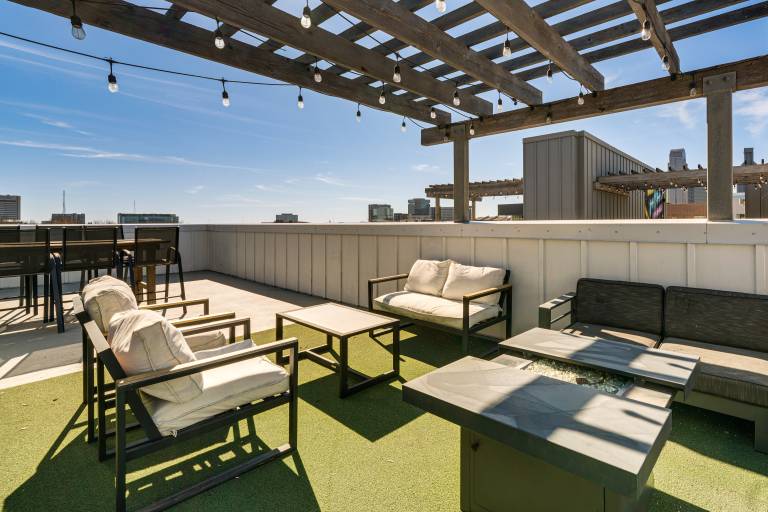 Work & Play Gem w Fire Pit 3 Mi to Dtwn Dallas