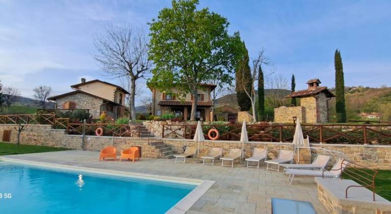 Farm with pool in Poppi