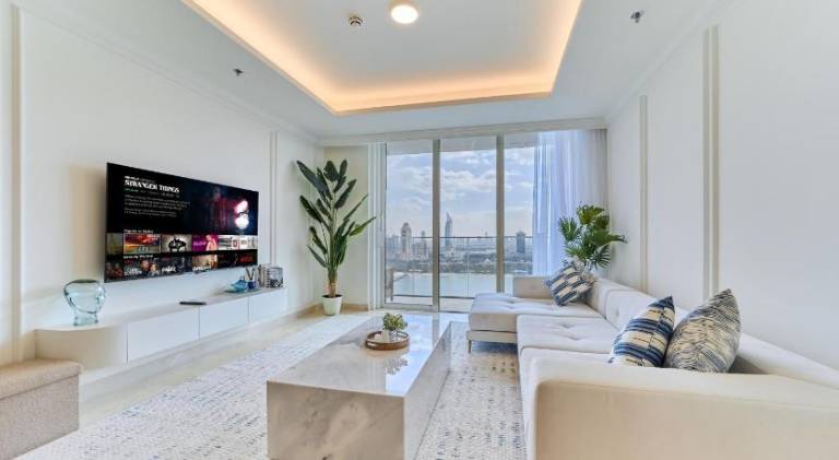 Elegant Beachfront 2BR at Palace Beach Residence — photo 4