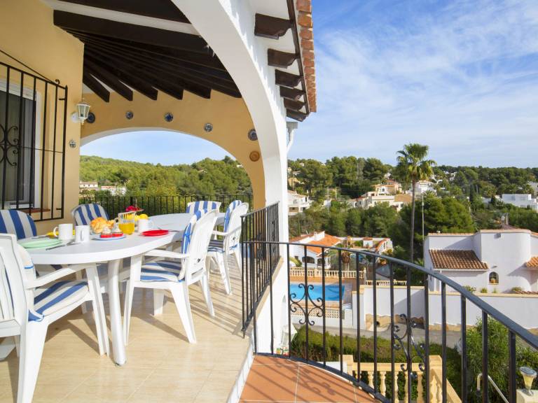 Vacation home with BBQ, private pool & patio | Sea view — photo 2