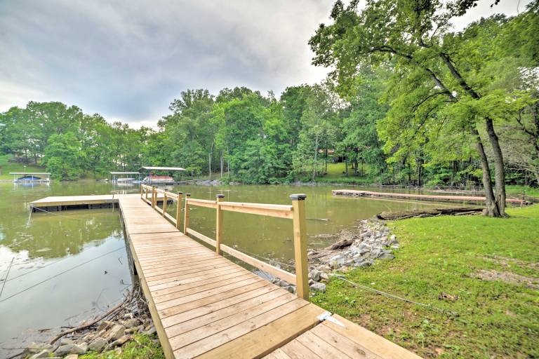 'Pelican Bay Retreat' on Lake Barkley w/ Kayaks! — photo 3
