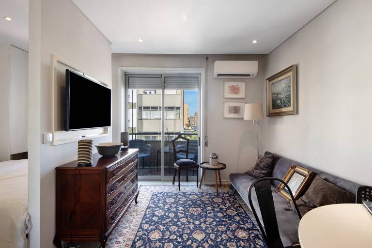 Apartment 'The Plaza Boavista' with Balcony, Wi-Fi and Air Conditioning in Porto