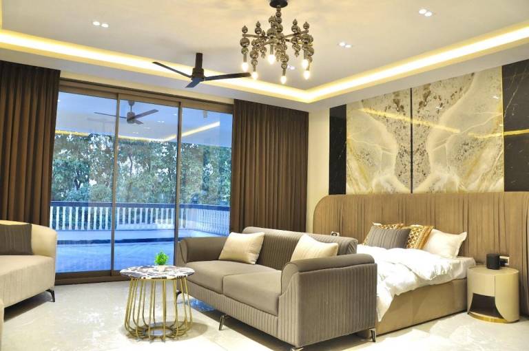 Villa with yard, pool & barbeque | Pet-friendly — photo 2